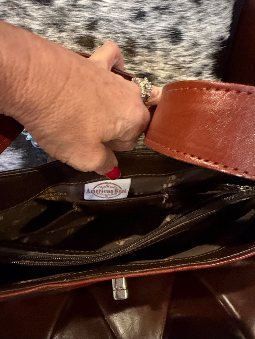 American West Two-Tone Brown Leather Shoulder Bag with Embossed Monograms BEAUTY - Picture 5 of 9